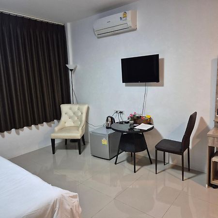 Dorothys Hotel Pattaya Exterior foto