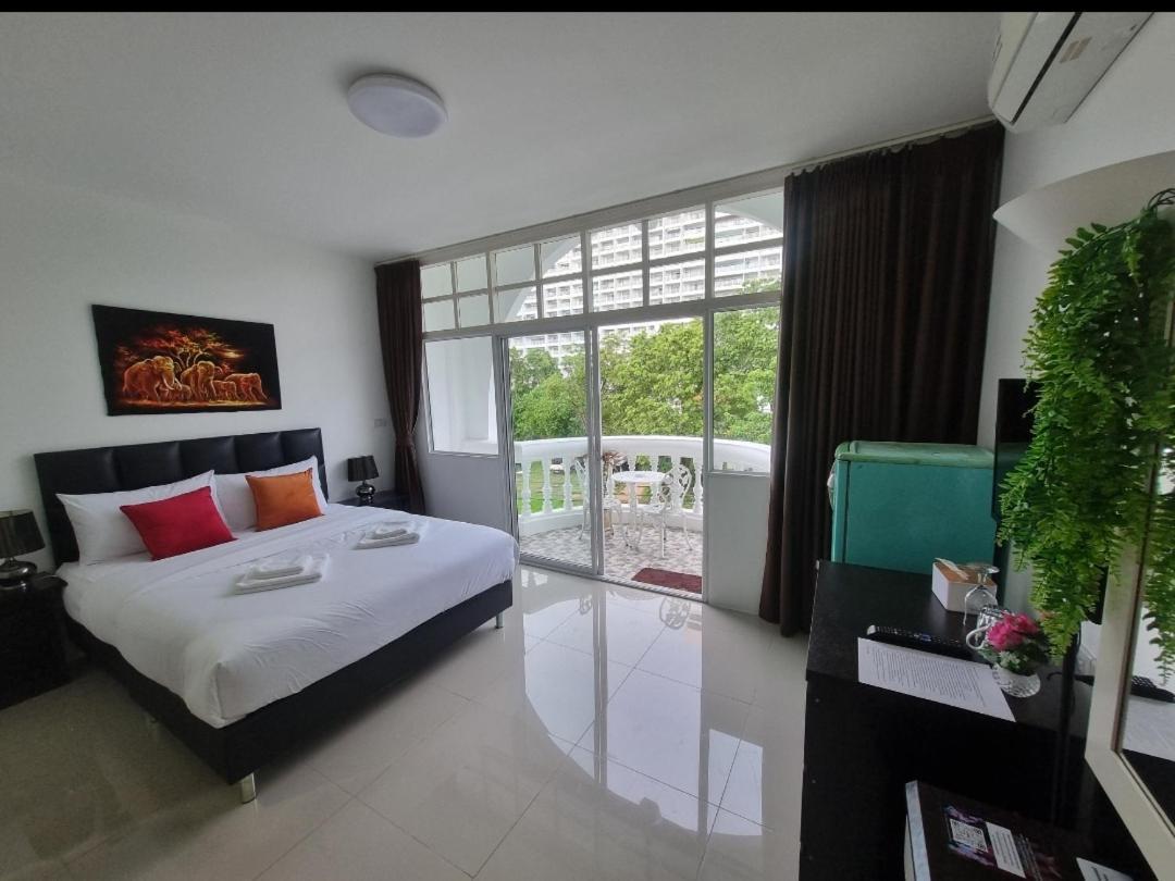 Dorothys Hotel Pattaya Exterior foto