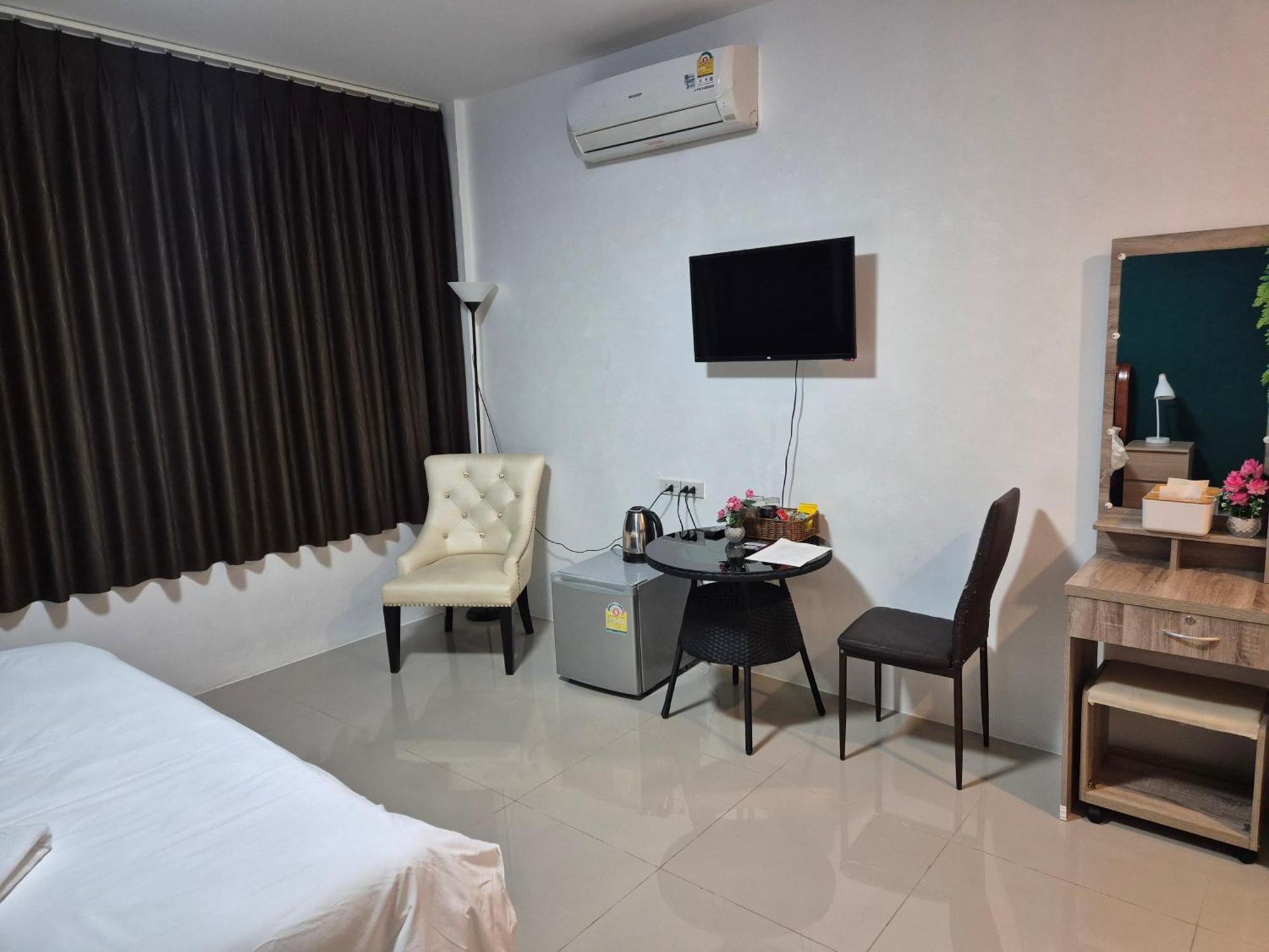 Dorothys Hotel Pattaya Exterior foto
